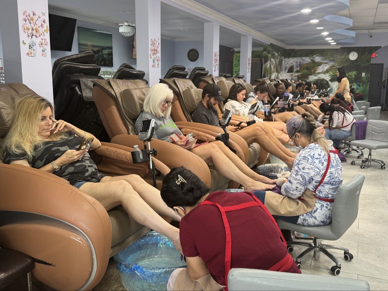 Euro Nail Lounge salon interior with pedicure chairs