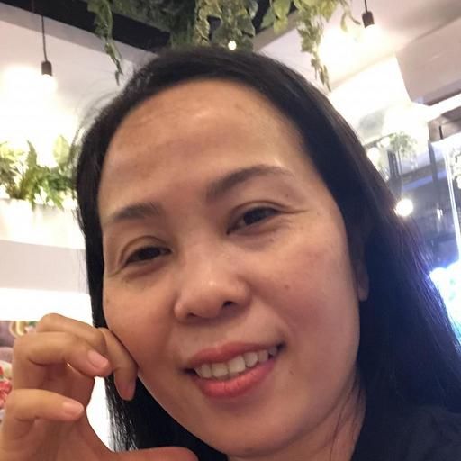 Laura, nail technician at Euro Nail Lounge