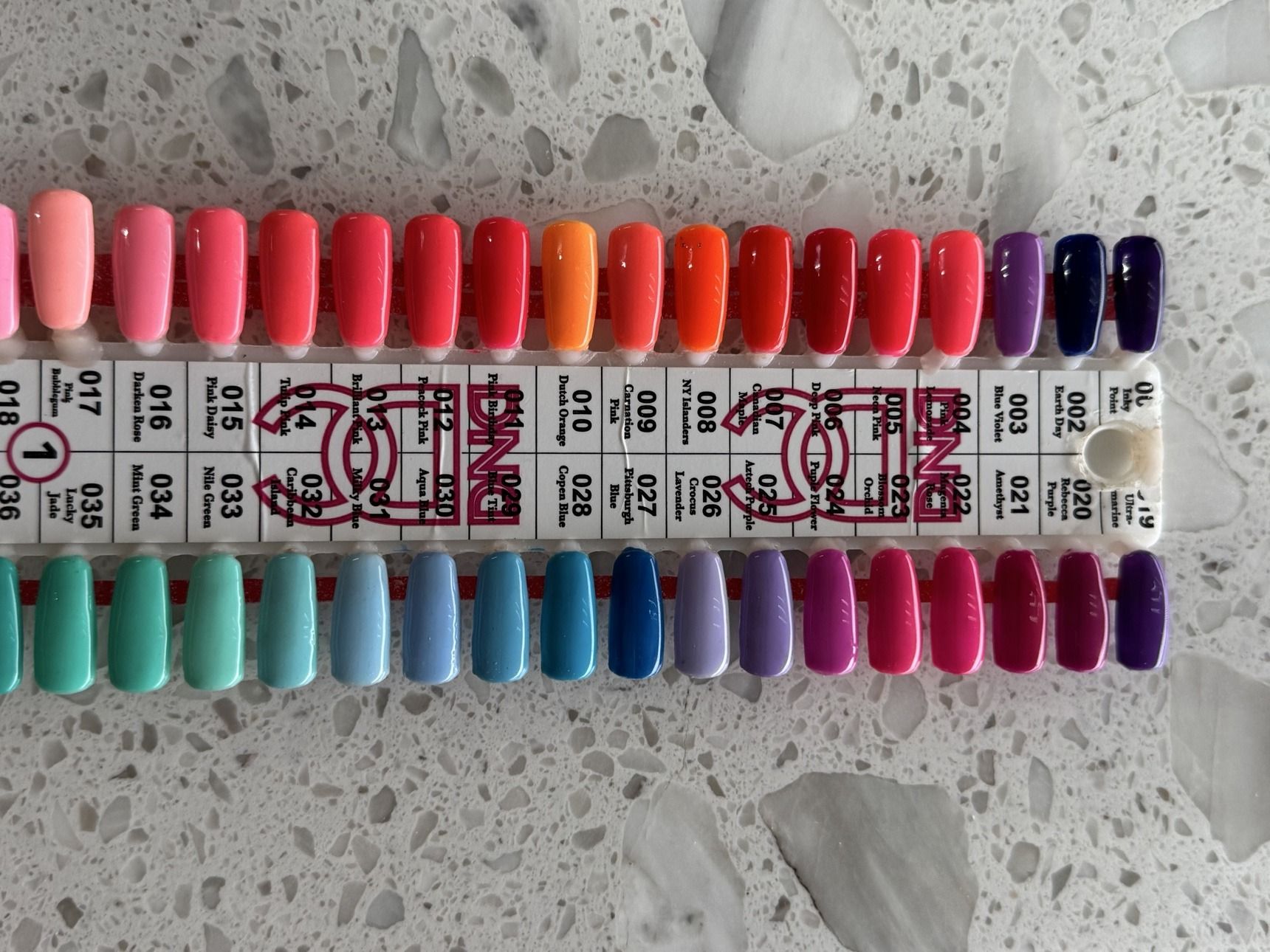 Daisy DND gel polish chart — Stick 1, shades 001 to 036